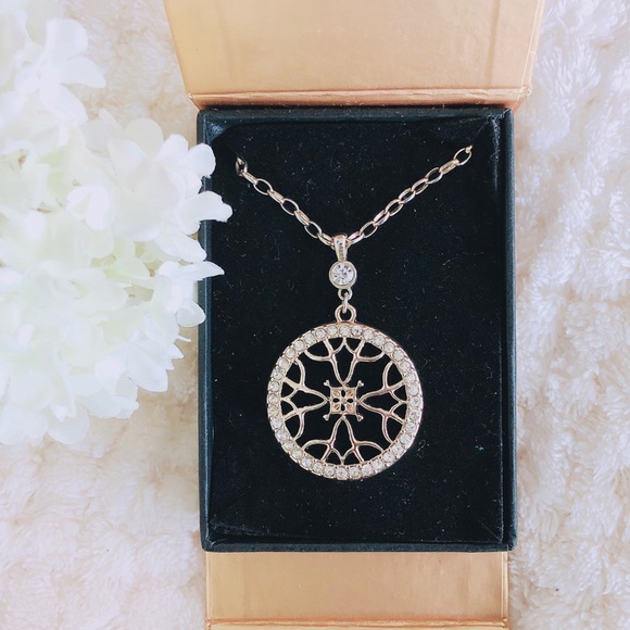 Avon Signature 14.0” Long Pendant Necklace Gold . - Picture 2 of 8